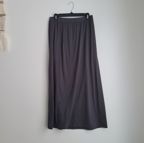 Long Uniqlo skirt - Picture 3 of 3